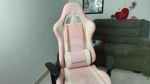    online show from March 5, 10:44 pm