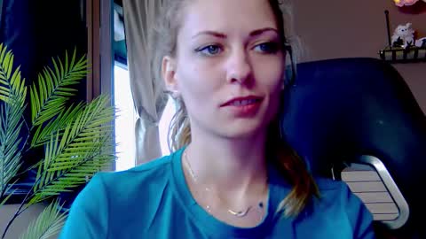 karoline121 online show from December 21, 8:40 am