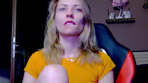 karoline121 online show from December 13, 9:32 pm