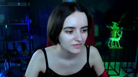 katewillows online show from March 8, 4:38 am