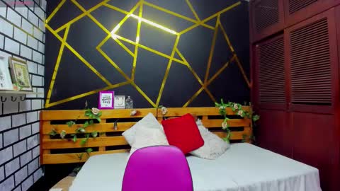 Paola online show from October 22, 1:05 pm