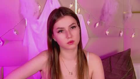 katiereeves online show from October 30, 7:15 pm