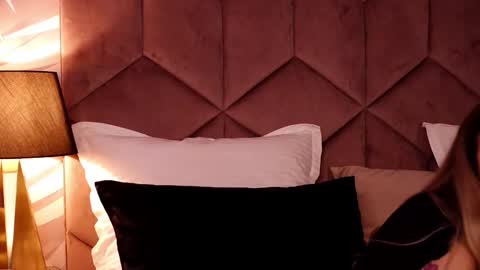 KatJolie online show from October 16, 8:00 pm