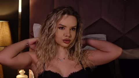 KatJolie online show from December 8, 8:25 pm