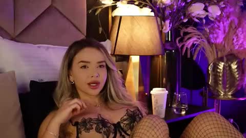 KatJolie online show from September 10, 8:20 pm