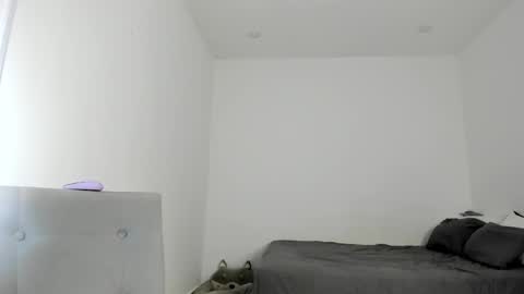 Follow me on instagram and twitter as correaktnees online show from September 15, 8:22 am