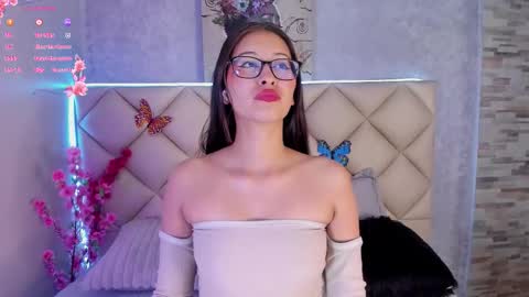 .... Katniss .... online show from September 13, 5:48 am