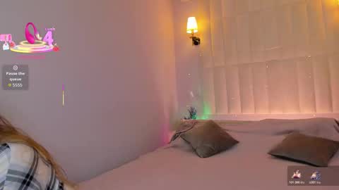 katrina_foks online show from December 2, 9:11 am