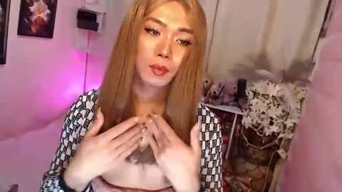 Kate  Keito online show from December 17, 4:05 am