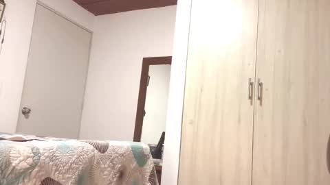  Khawit  online show from September 12, 7:10 pm