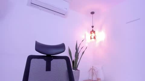      K A Y L A      online show from November 23, 5:25 pm