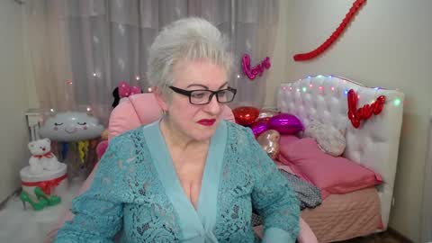 kaylesmoll online show from February 5, 8:14 pm