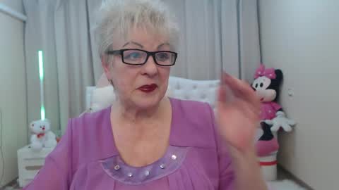 kaylesmoll online show from March 17, 8:02 pm