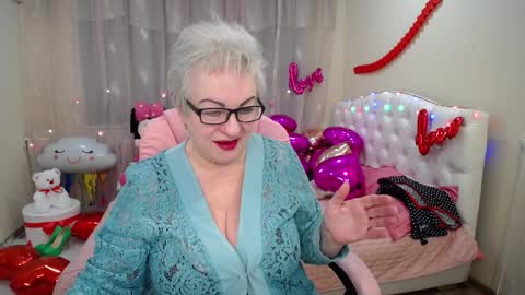 kaylesmoll online show from February 1, 7:13 pm