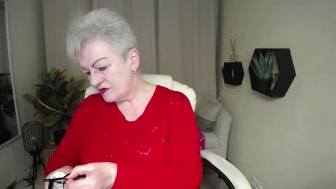 kaylesmoll online show from February 3, 7:51 pm