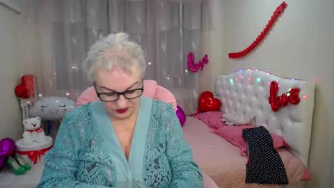 kaylesmoll online show from February 11, 7:38 pm