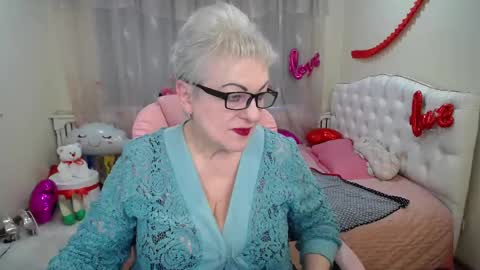 kaylesmoll online show from March 9, 5:11 am