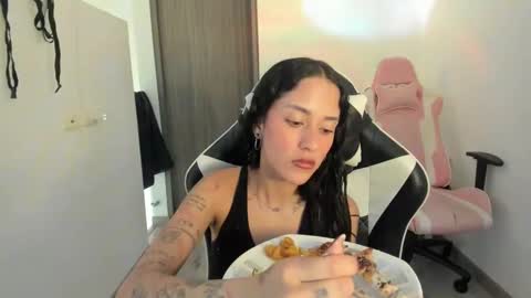 kaylie online show from November 12, 8:07 pm