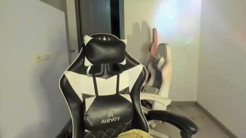 kaylie online show from February 9, 11:01 am