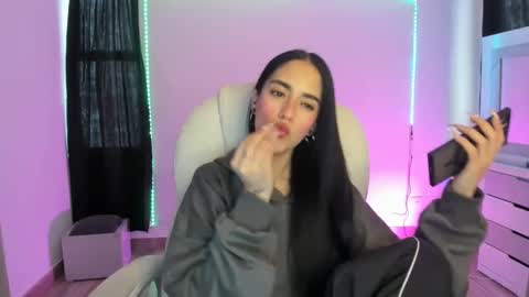 kaylie online show from December 17, 8:32 pm