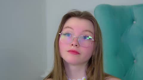 Keira online show from March 2, 4:18 am