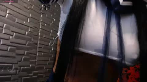  K E I Z Y  online show from April 7, 1:02 pm