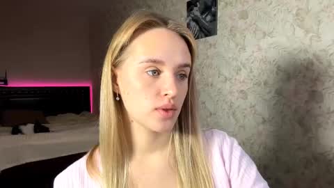 Sylvia online show from November 17, 8:04 am