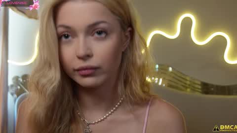 kelly_peachpiee online show from September 9, 5:18 am