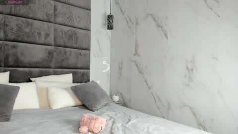 kellyy_bern online show from October 4, 12:38 am