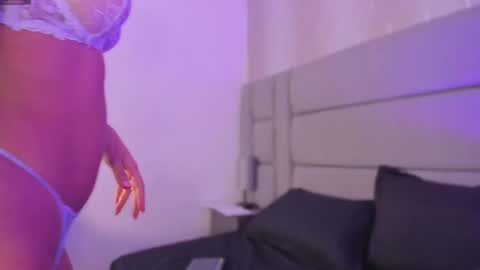 kendall_evanss_ online show from February 2, 7:35 pm