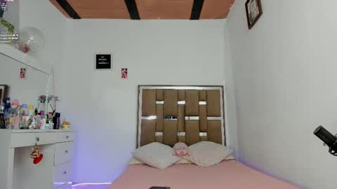 Kendall ewers online show from December 2, 2:46 am