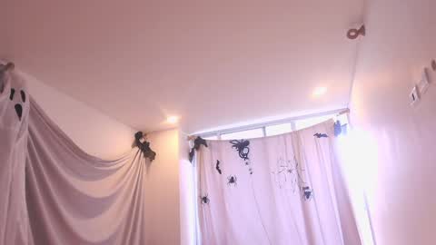 kendall online show from October 9, 8:24 pm