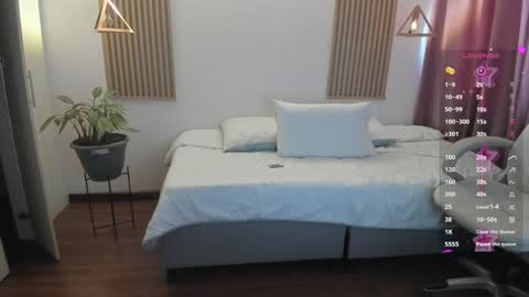 Kendall  online show from December 21, 3:38 pm