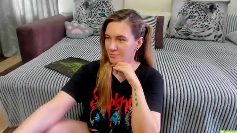 Kendra online show from April 21, 2:51 am