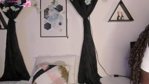 KENTHA  online show from March 21, 10:09 am