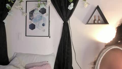 KENTHA  online show from April 8, 10:28 am