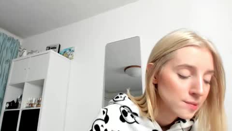 Kenzie online show from October 25, 3:47 am