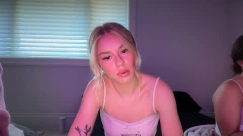 kenziesmithh online show from September 22, 8:07 pm