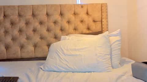 Kery Hillson online show from April 10, 2:45 pm