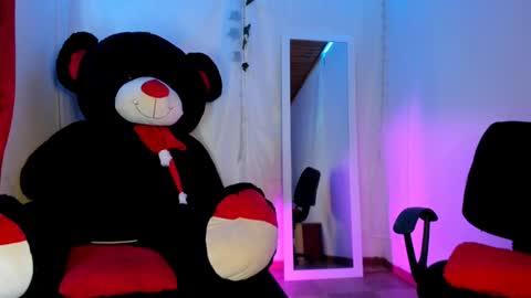 Keyth  online show from February 4, 3:26 pm