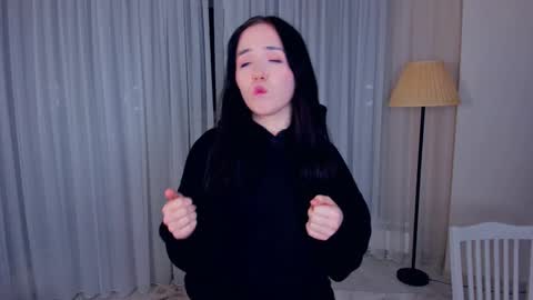 Lannie online show from December 19, 4:43 pm