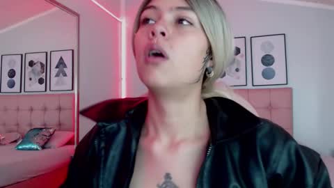 kIKI online show from January 9, 9:30 pm