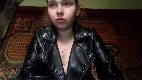 kikibang_ online show from November 17, 8:15 am