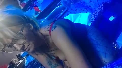 kikilovespartylights online show from December 20, 10:19 am