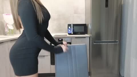 EvaAnna online show from March 4, 8:27 pm