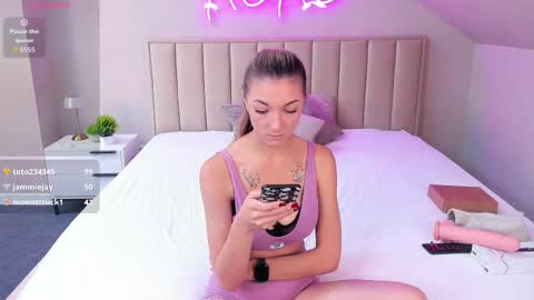 kimberlly_smith online show from September 15, 2:09 am