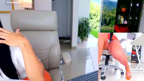 Melissa online show from December 18, 7:51 pm