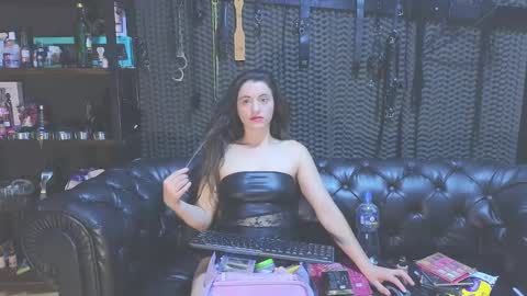  KIMBERLY SWAN  online show from January 27, 8:39 pm