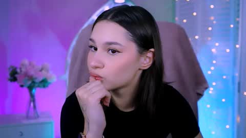 Kim online show from November 18, 1:01 pm