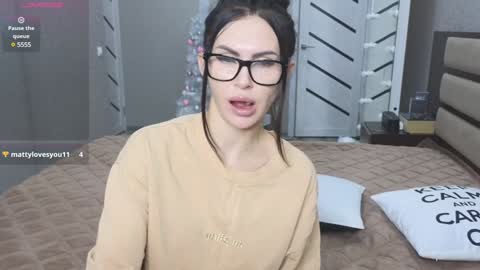 KIm online show from January 17, 3:43 pm